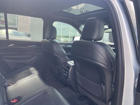 Used 2023 Jeep Grand Cherokee Altitude image 18