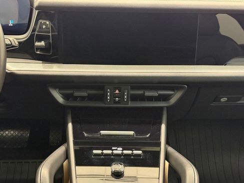 Certified 2025 Porsche Cayenne image 14