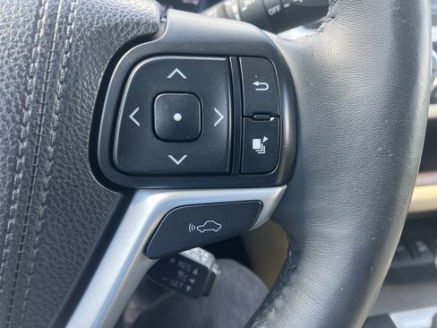 Used 2015 Toyota Highlander Limited Platinum AWD/4WD image 26