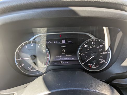 Used 2021 Nissan Titan SV w/ SV Convenience Package image 15