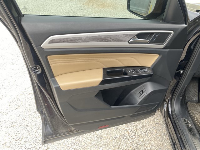 Used 2021 Volkswagen Atlas Cross Sport SE w/ Panoramic Sunroof Package FWD image 16