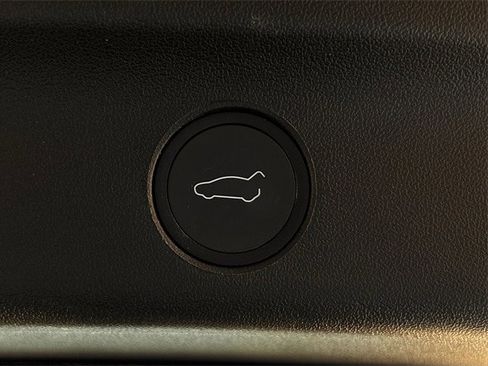 Used 2020 Tesla Model Y Long Range image 30