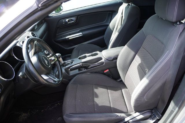Used 2016 Ford Mustang Convertible RWD image 4