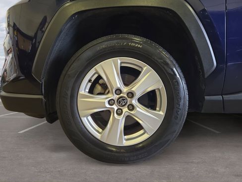 Used 2021 Toyota RAV4 XLE AWD/4WD image 11