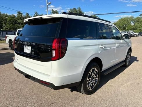 Used 2025 Ford Expedition Active AWD/4WD image 3