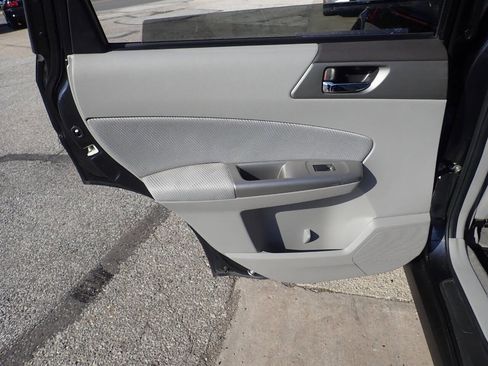 Used 2010 Subaru Forester 2.5X Premium image 17