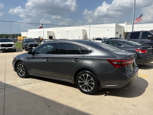Used 2017 Toyota Avalon XLE FWD image 6