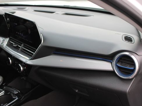 Used 2025 Chevrolet Trax LT image 28