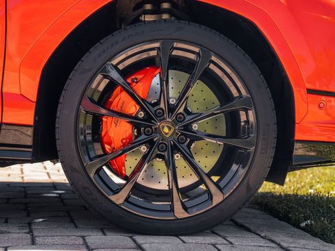 Used 2024 Lamborghini Urus S AWD/4WD image 15
