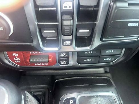 Used 2025 Jeep Wrangler Unlimited Rubicon image 14