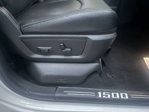 Used 2013 RAM 1500 Laramie RWD image 22