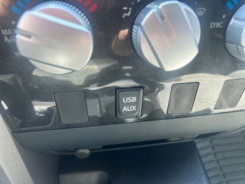 Used 2010 Toyota Tundra 4x4 Double Cab image 19