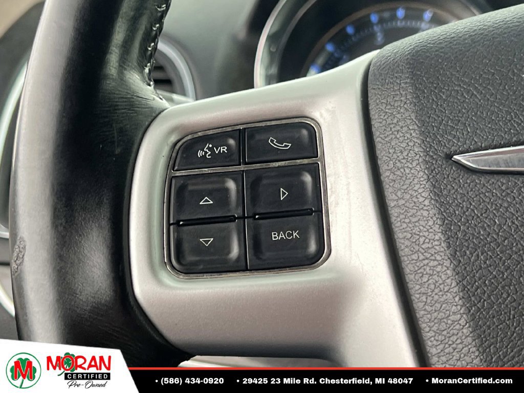 Used 2014 Chrysler Town & Country Touring-L FWD image 25