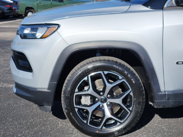Used 2025 Jeep Compass Limited AWD/4WD image 6