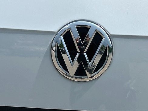 Used 2018 Volkswagen Tiguan SEL FWD image 12