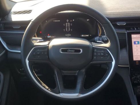 New 2025 Jeep Grand Cherokee Limited image 18