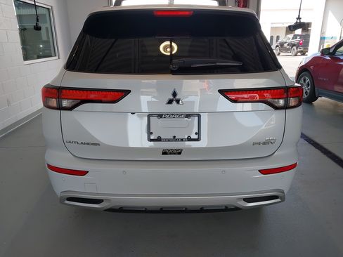 Used 2024 Mitsubishi Outlander 4WD Plug-In Hybrid image 33