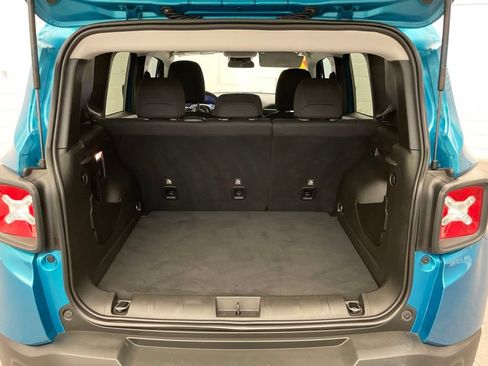 Certified 2021 Jeep Renegade Latitude FWD image 24