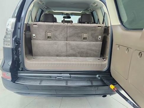 Used 2018 Lexus GX 460 Premium w/ Premium Package image 14