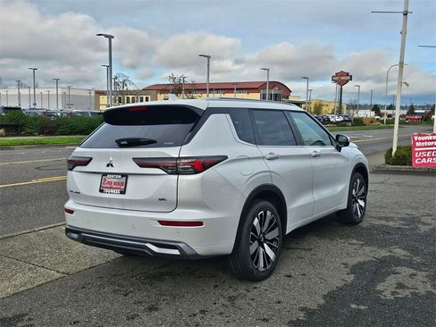 New 2026 Mitsubishi Outlander SEL image 5