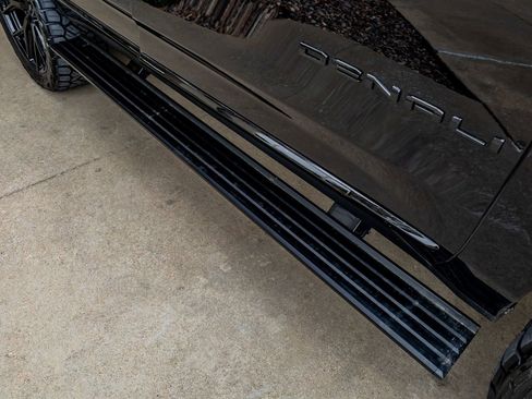 Used 2025 GMC Yukon Denali Ultimate image 13