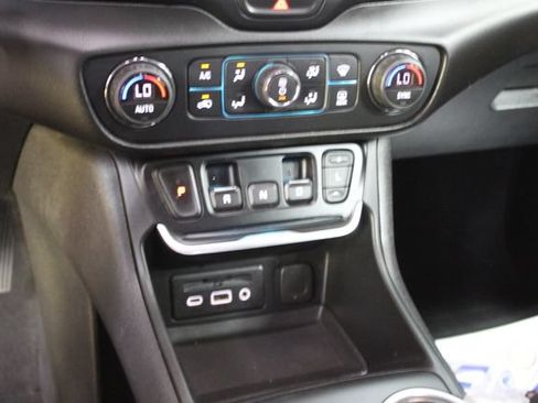 Used 2019 GMC Terrain SLE w/ GMC Pro Grade Package AWD/4WD image 19