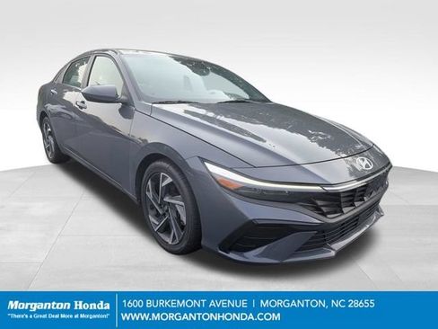 Used 2025 Hyundai Elantra SEL FWD image 1