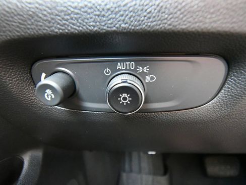 Used 2023 Chevrolet Traverse Premier AWD/4WD image 23