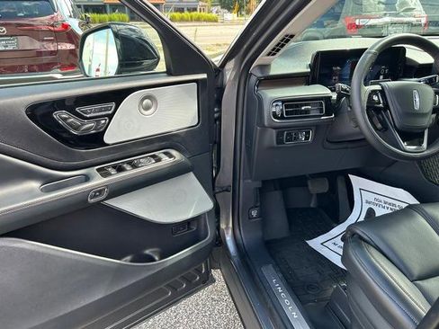 Used 2025 Lincoln Aviator Reserve w/ Luxury Package image 8