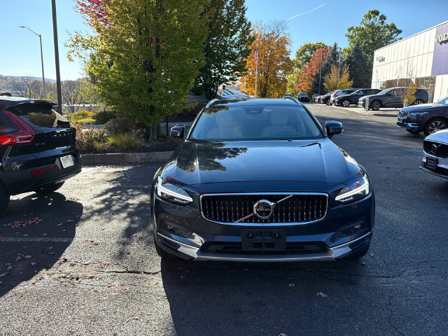 Certified 2025 Volvo V90 B6 Cross Country Plus AWD/4WD image 6