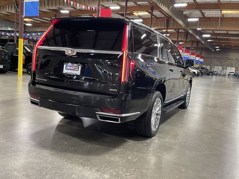 Used 2023 Cadillac Escalade ESV Premium Luxury AWD/4WD image 5