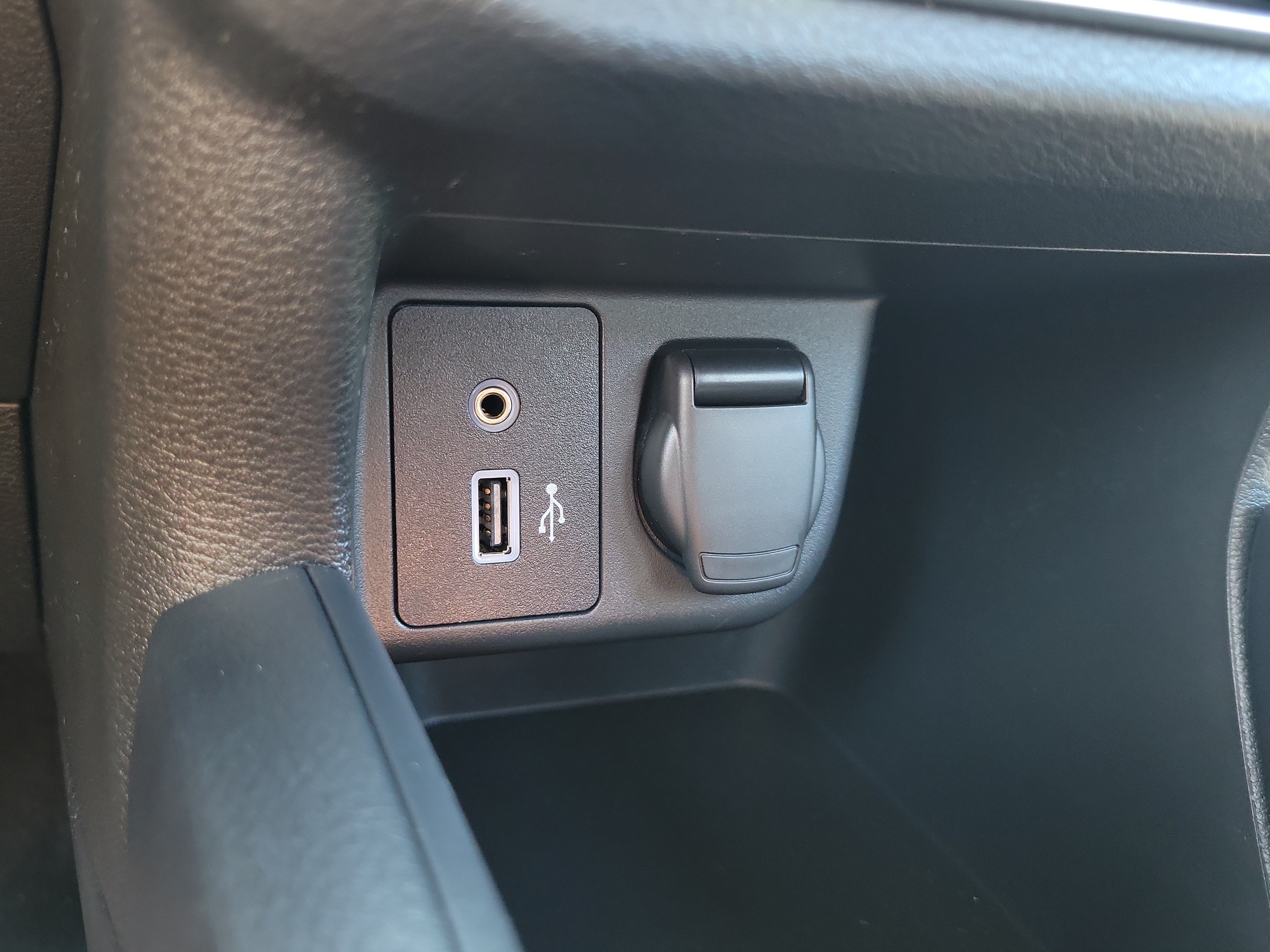 Used 2025 Nissan Versa S w/ Trunk Package FWD image 27
