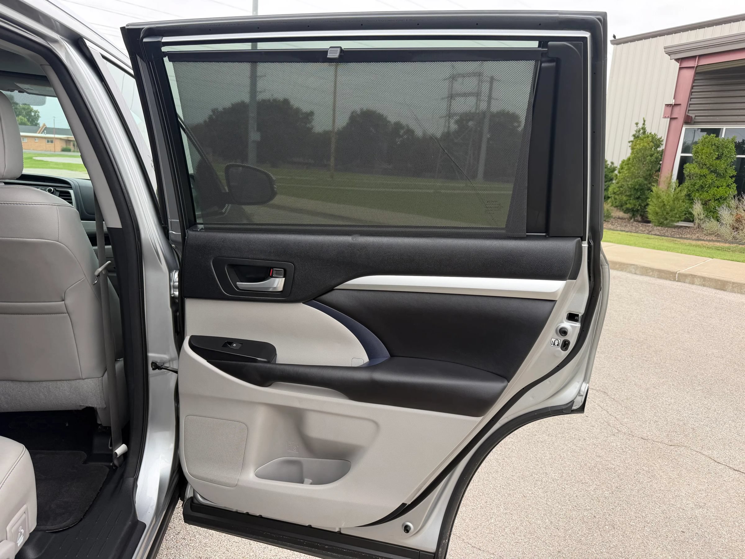 Used 2016 Toyota Highlander XLE FWD image 27