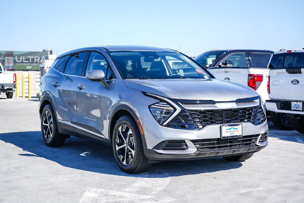Used 2024 Kia Sportage EX FWD image 3