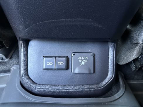 Used 2026 Toyota Highlander Limited image 22