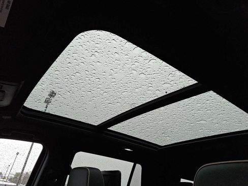 Used 2023 Chevrolet Tahoe Premier w/ Advanced Technology Package image 15