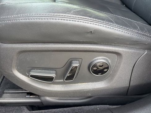 Used 2015 Hyundai Genesis 3.8 w/ Option Group 02 image 21