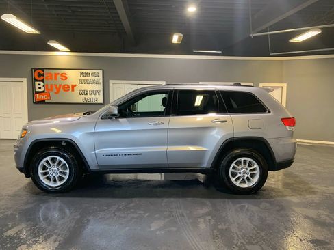 Used 2018 Jeep Grand Cherokee Laredo AWD/4WD image 3