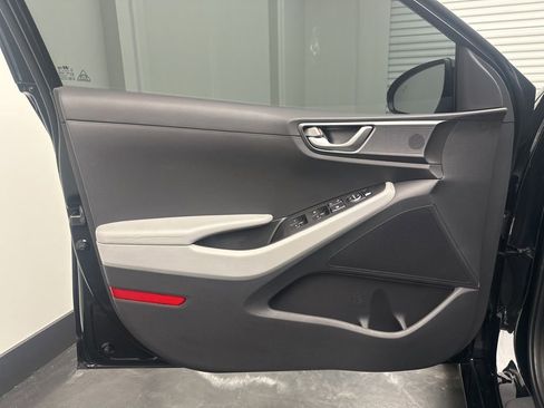 Used 2022 Hyundai Ioniq SE image 16