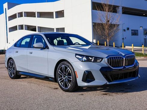 Used 2026 BMW 530i xDrive image 3