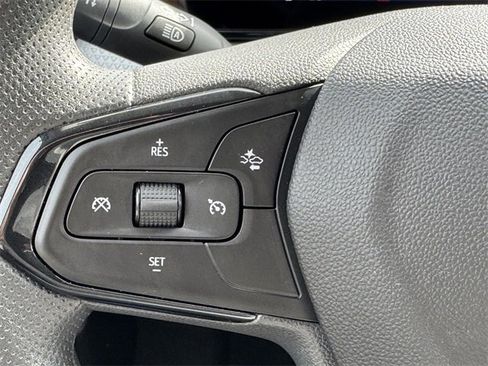 Certified 2025 Chevrolet Trax LT image 16