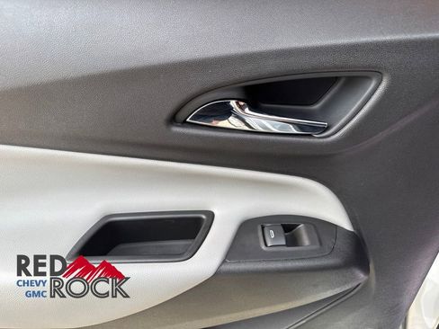 Used 2019 Chevrolet Equinox LS FWD image 17