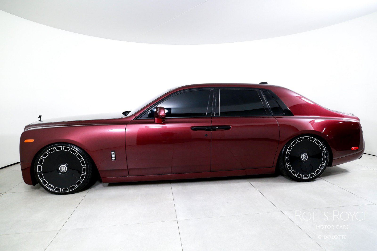 Used 2019 Rolls-Royce Phantom Sedan RWD image 3