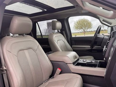 Used 2019 Ford Expedition Limited w/ Equipment Group 302A AWD/4WD image 25