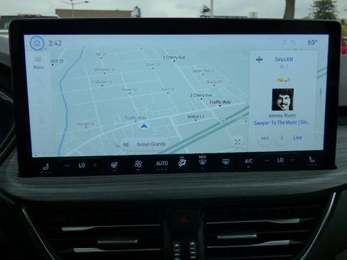 New 2025 Ford Escape SE w/ PHEV Premium Package image 13