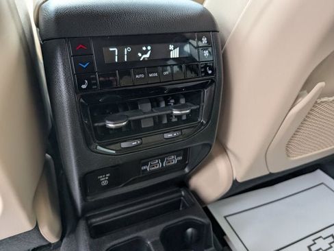 Used 2021 Jeep Grand Cherokee L Limited AWD/4WD image 25