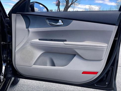 Used 2020 Kia Forte LXS FWD image 11