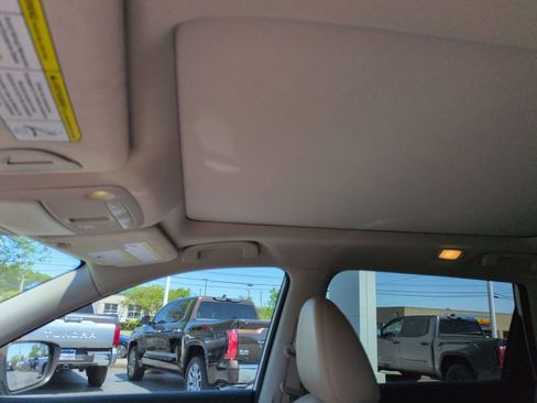 Used 2019 Nissan Rogue SL w/ Premium Package FWD image 21