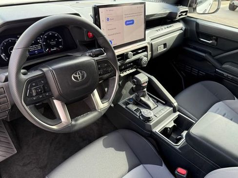 Used 2025 Toyota Tacoma TRD Off-Road image 12