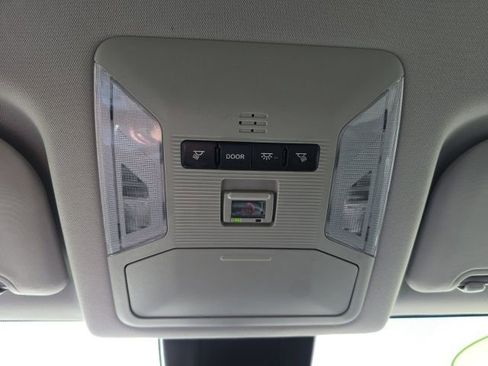 Used 2021 Toyota RAV4 LE image 21